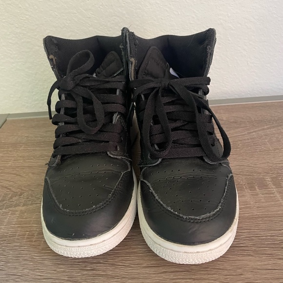 Jordan 1 high size 4.5Y - Picture 2 of 5